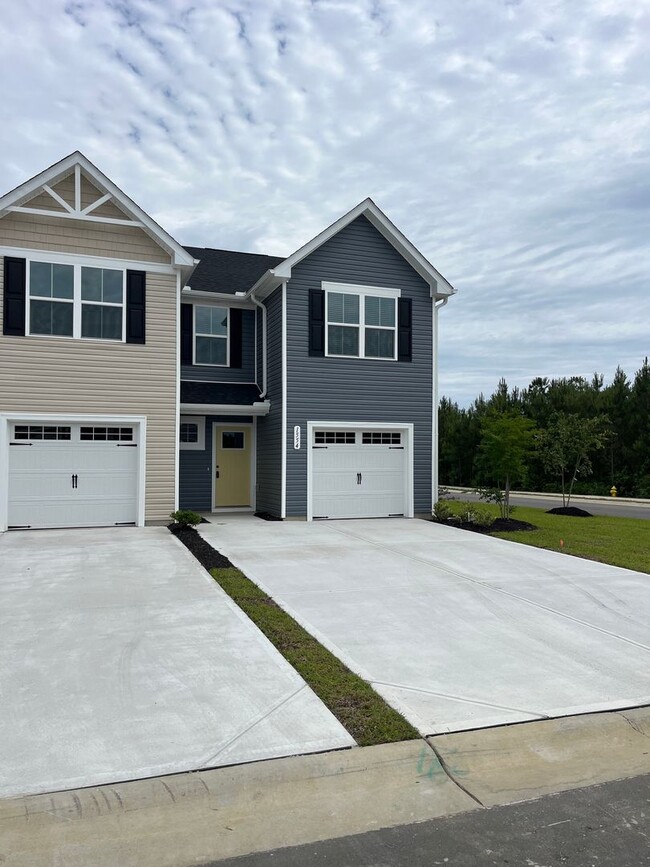 Building Photo - Brand New Townhome