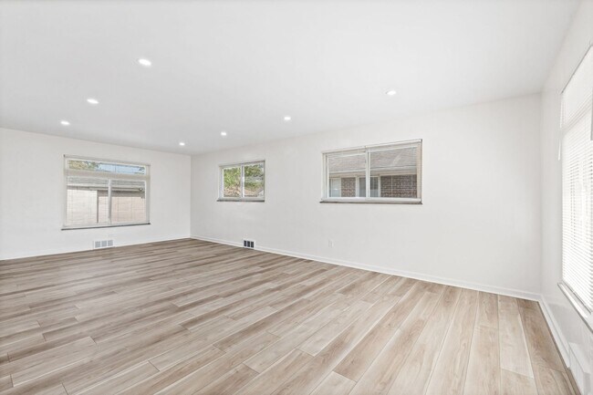 Building Photo - Updated 3 Bedroom Home for Rent with Garage & Fenced Yard