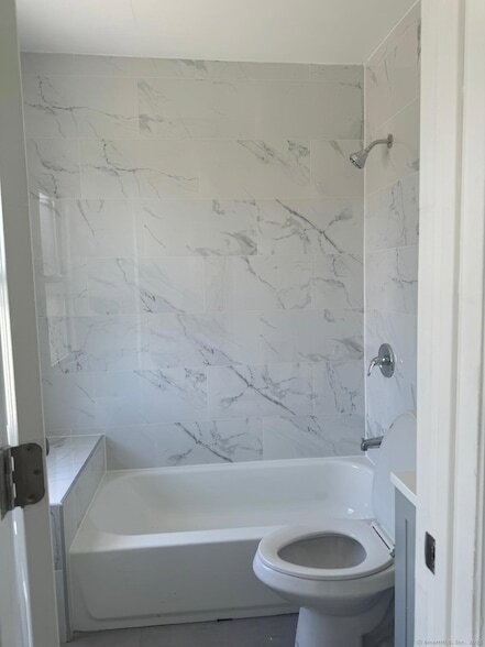 Building Photo - 651 Barnum Ave