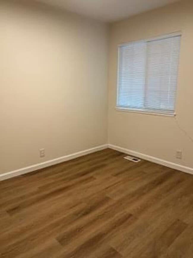 Building Photo - Excellent 3 bed 2 Bath Home