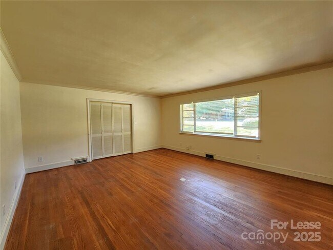 Building Photo - 7604 Shady Ln