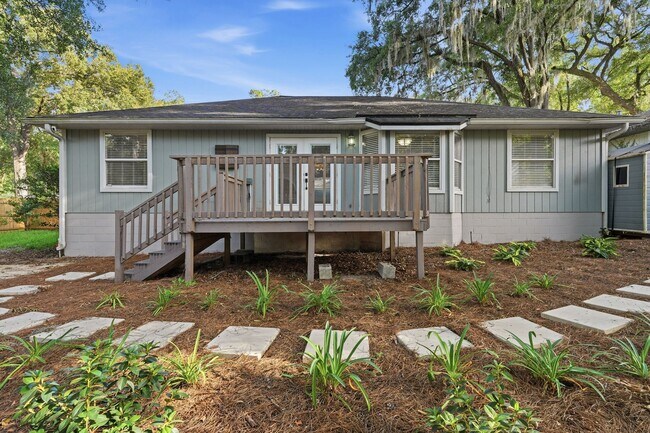 Building Photo - Wellington Place 3 Bedroom 2 Bath