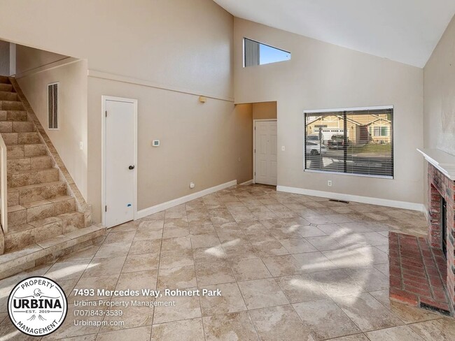 Building Photo - Move-In Ready! Stunning M Section Home wit...