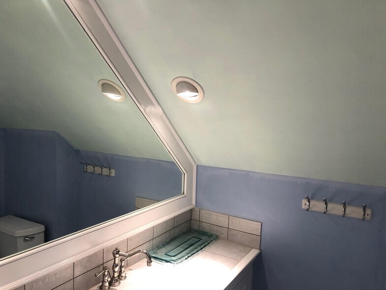 Building Photo - 5804 Searl Ter