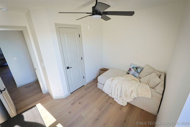 Building Photo - 112 W 2nd St