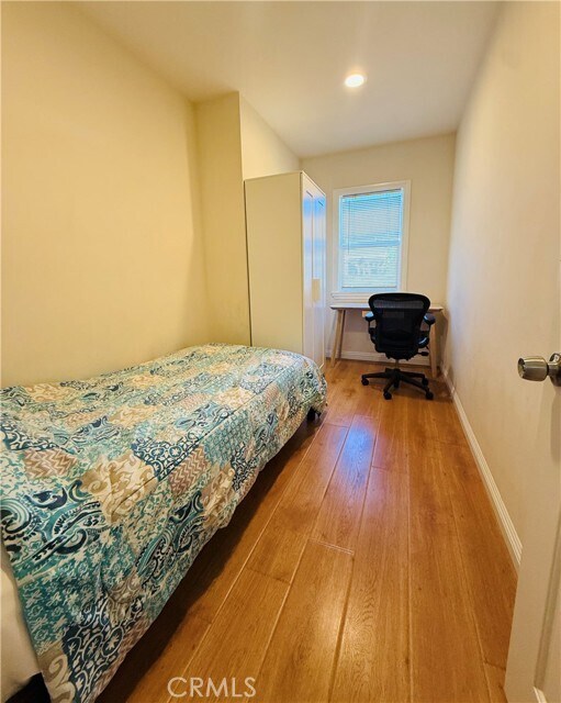 Building Photo - 5717 Alessandro Ave