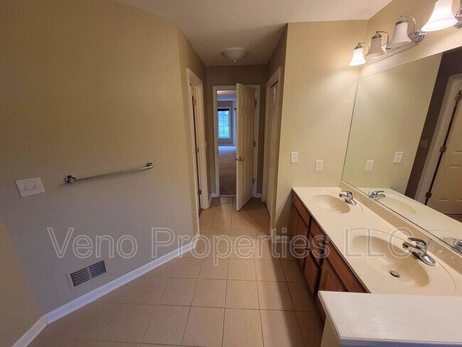 Building Photo - 16 Secretariat Ln