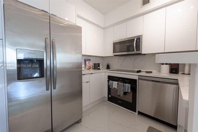 Building Photo - 335 S Biscayne Blvd