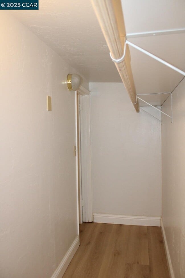 Building Photo - 5910 Skyline Dr