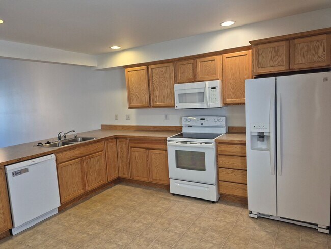 Building Photo - 5672 Correll Dr