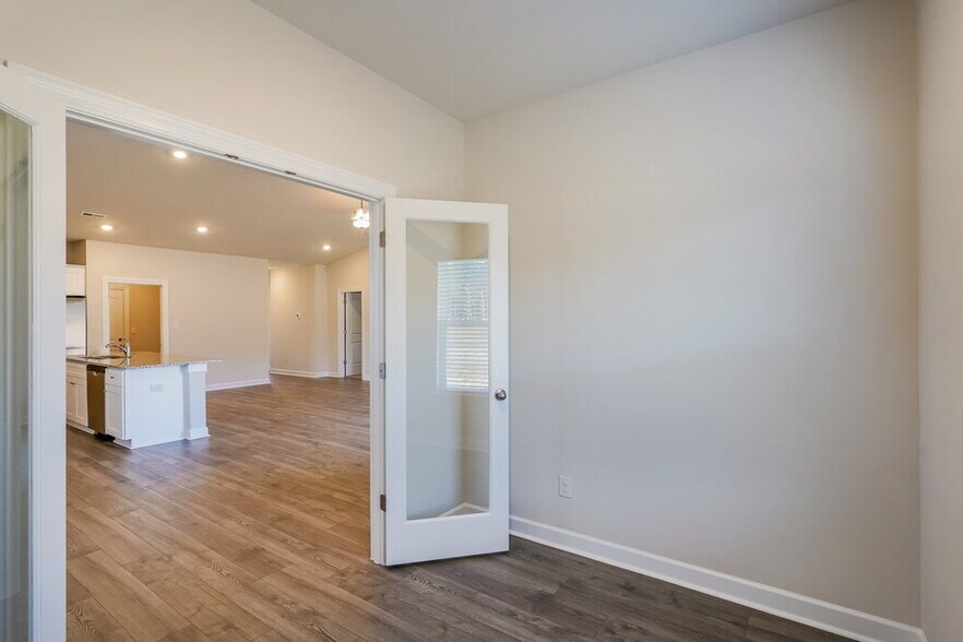 Building Photo - 3451 Quintana Dr