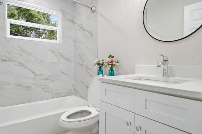 Building Photo - Renovated Home near downtown New Port Richey