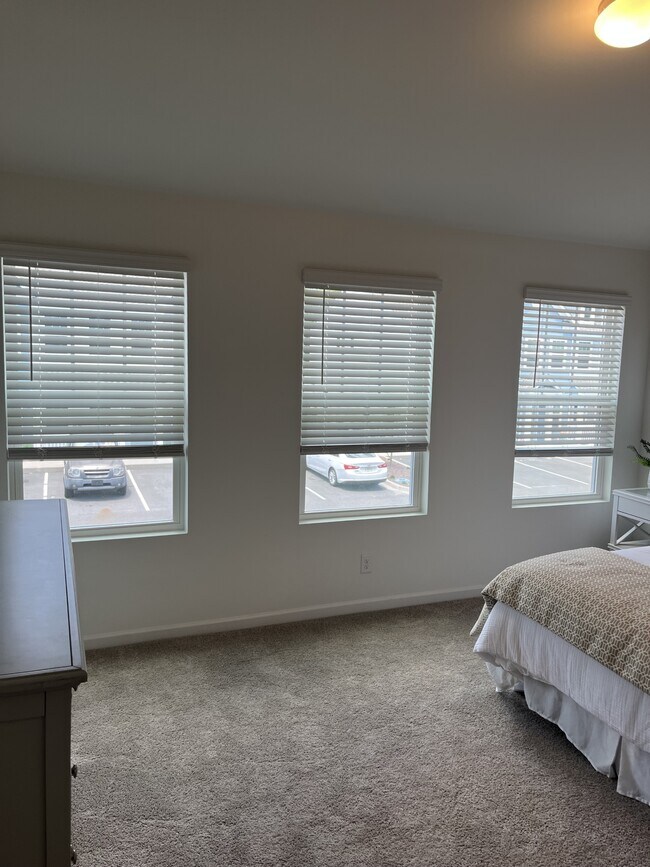 Building Photo - 230 1st St