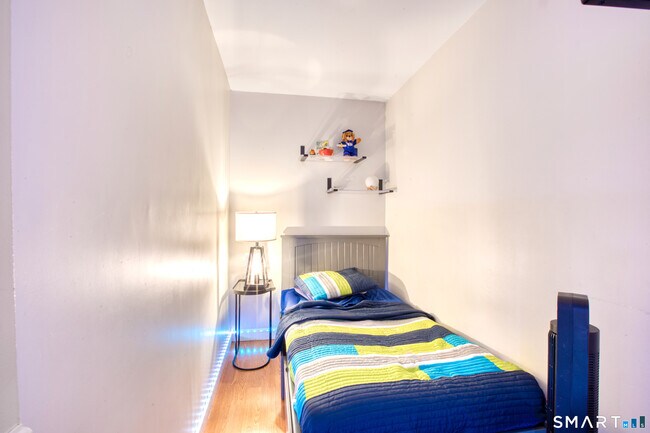 Building Photo - 60 Lawn Ave