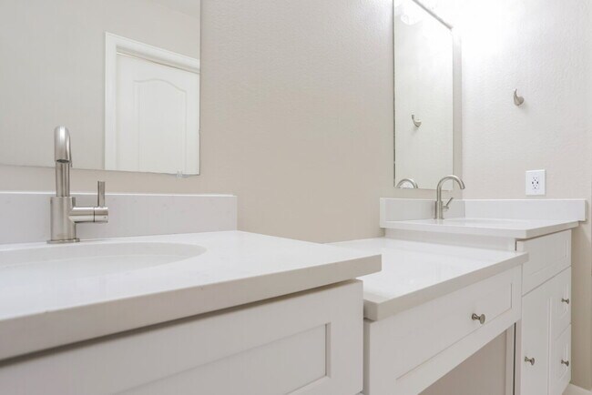 Building Photo - 19273 E Molly Ave