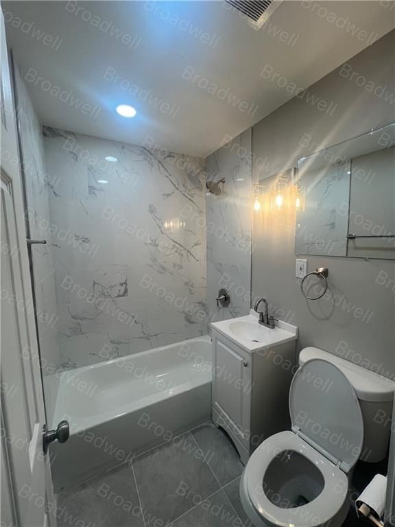 Building Photo - 1860 Broadwell St SW