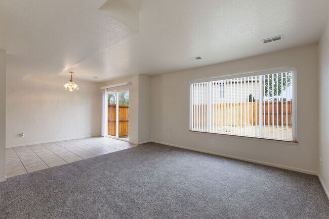 Building Photo - 430-432 Sundance Cir N