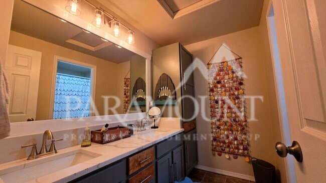 Building Photo - Gorgeous 3-Bedroom Home with 2 Bonus Rooms!