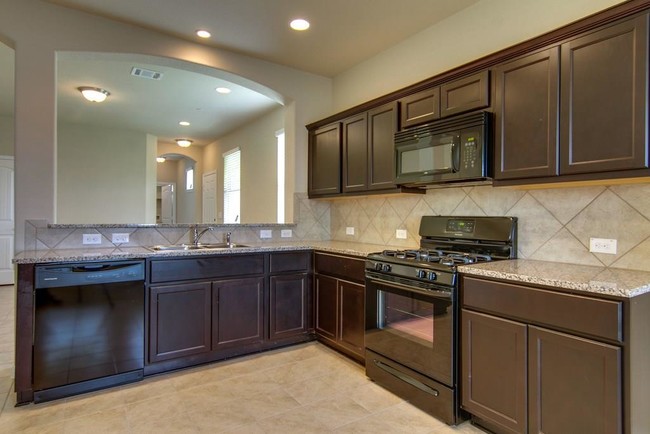 Building Photo - 2880 Donnell Dr