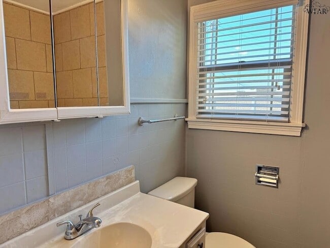 Building Photo - 1801 Rose St