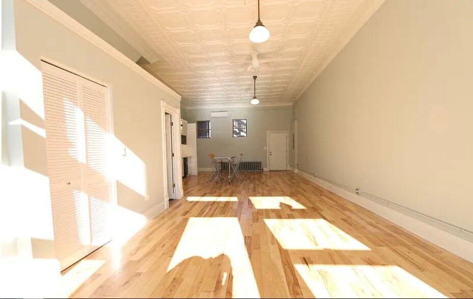 Building Photo - 1316 W Erie St