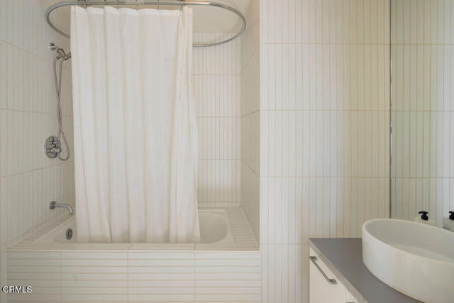 Building Photo - 6253 Hollywood Blvd