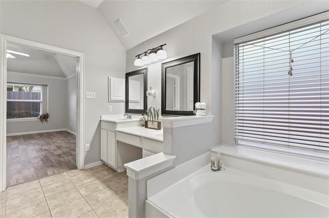 Building Photo - 8604 La Quinta Lane