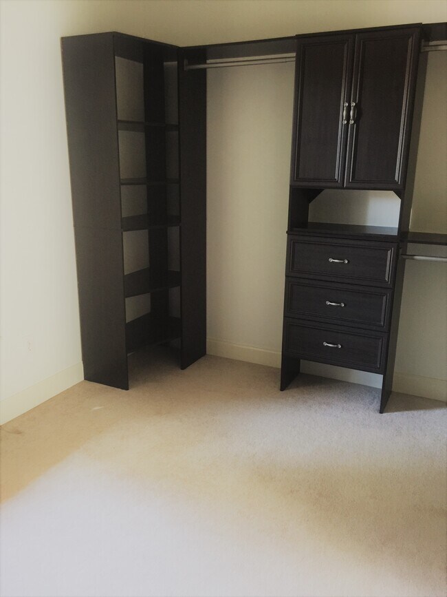 Building Photo - 5000 Wildeoak Trail