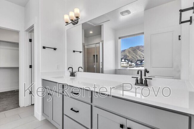 Building Photo - 275 N 600 W