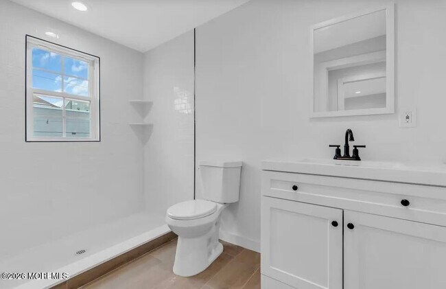 Building Photo - 515 Arnold Ave