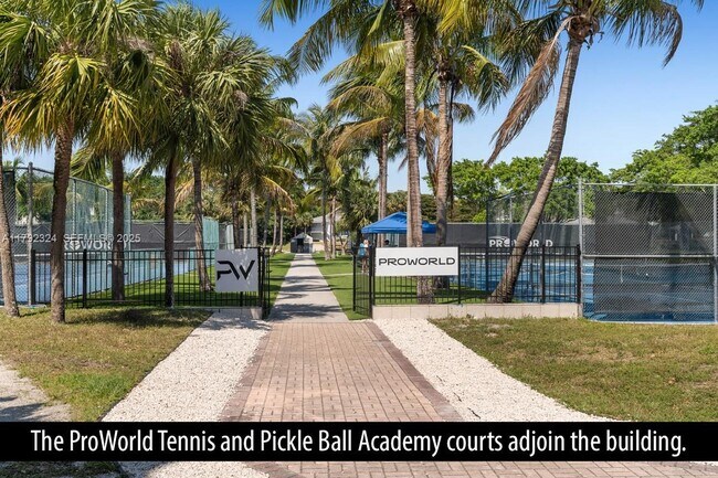 Building Photo - 825 Egret Cir