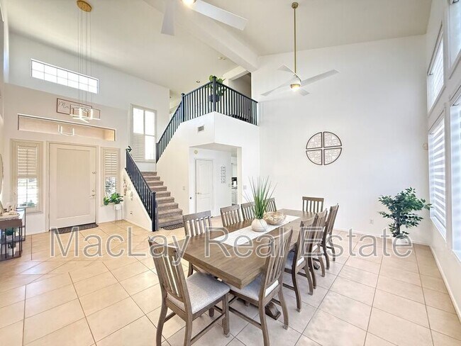 Building Photo - 757 W Aloe Pl