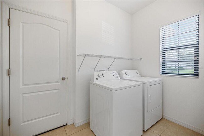 Building Photo - 229 Livorno Wy