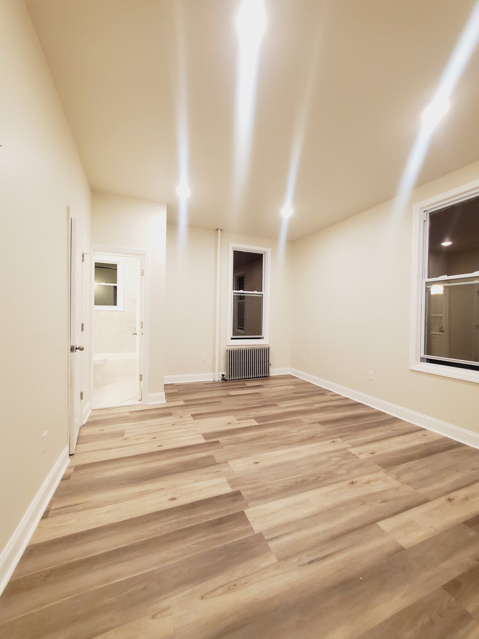 391 Forrest St 3A - 387 Forrest St