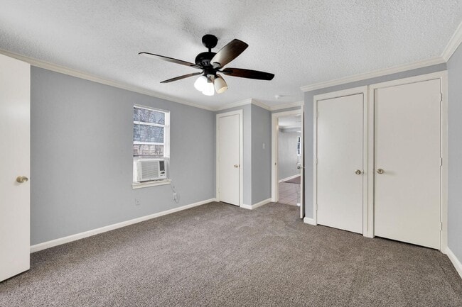 Building Photo - 418 E Avenue F