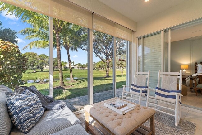 Building Photo - 1832 SW Willowbend Ln