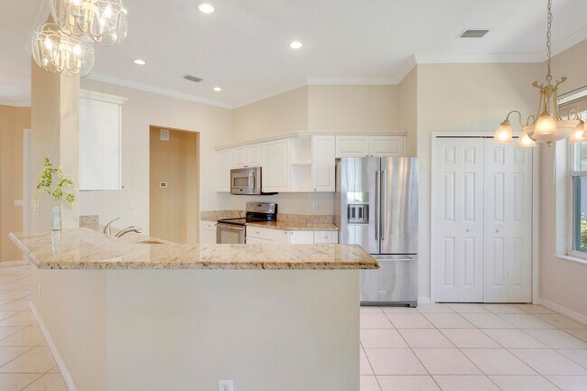 Building Photo - 2444 SW Brookwood Ln