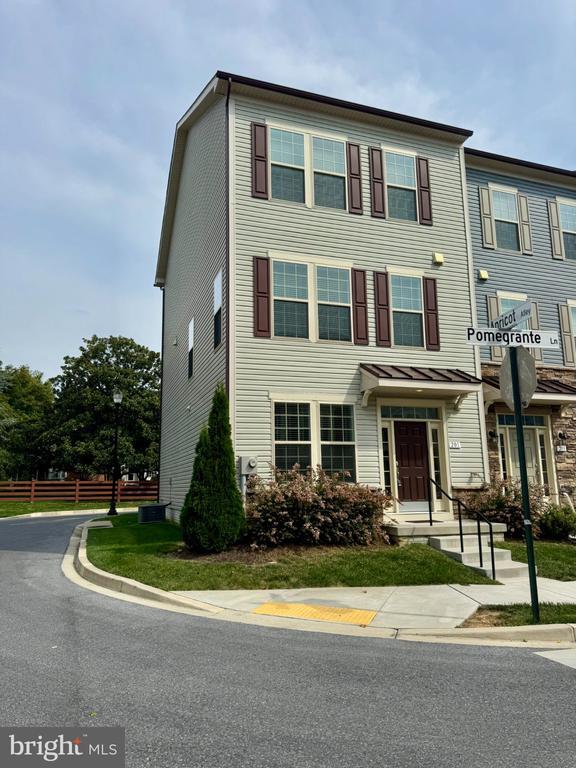 Building Photo - 201 Pomegranate Ln