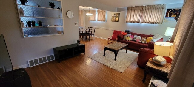 Building Photo - 117 N Brookfield Rd