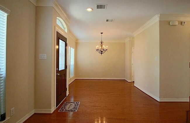 Building Photo - 3518 Clearview Cir