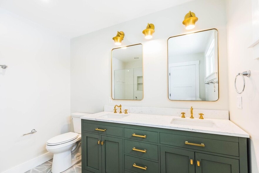 Building Photo - 539 Portsmouth Ave