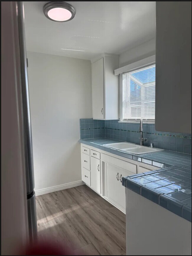 Building Photo - 1920 W Verdugo Ave