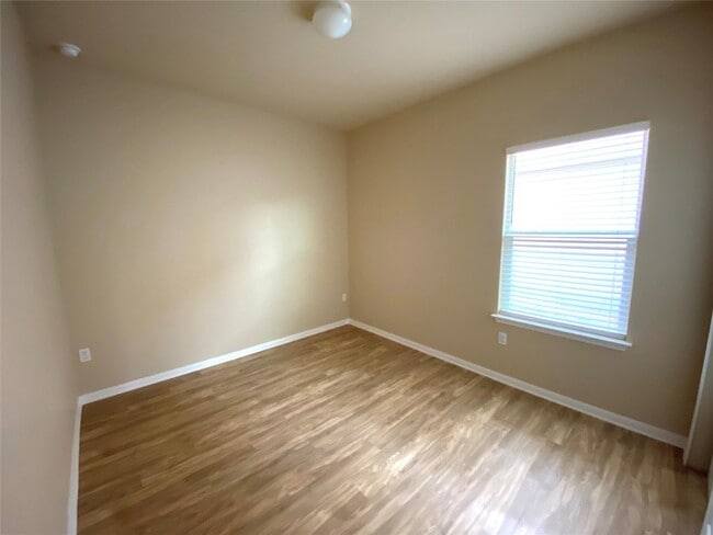 Building Photo - 237 Hess Dr