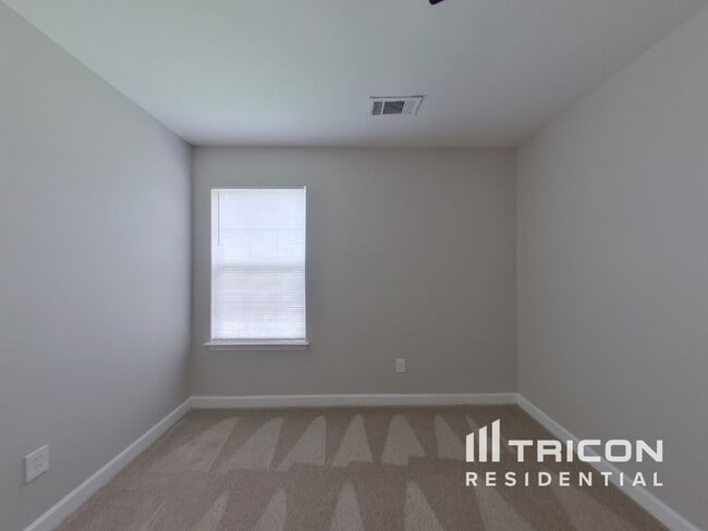 Building Photo - 506 Glencroft Dr