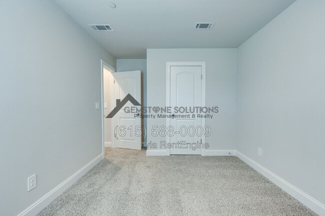 Building Photo - 204 Douglas Bend Rd