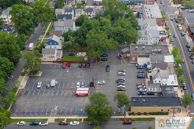 Building Photo - 139 Raritan Ave