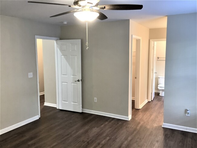 Building Photo - 1208 Williamsburg Dr
