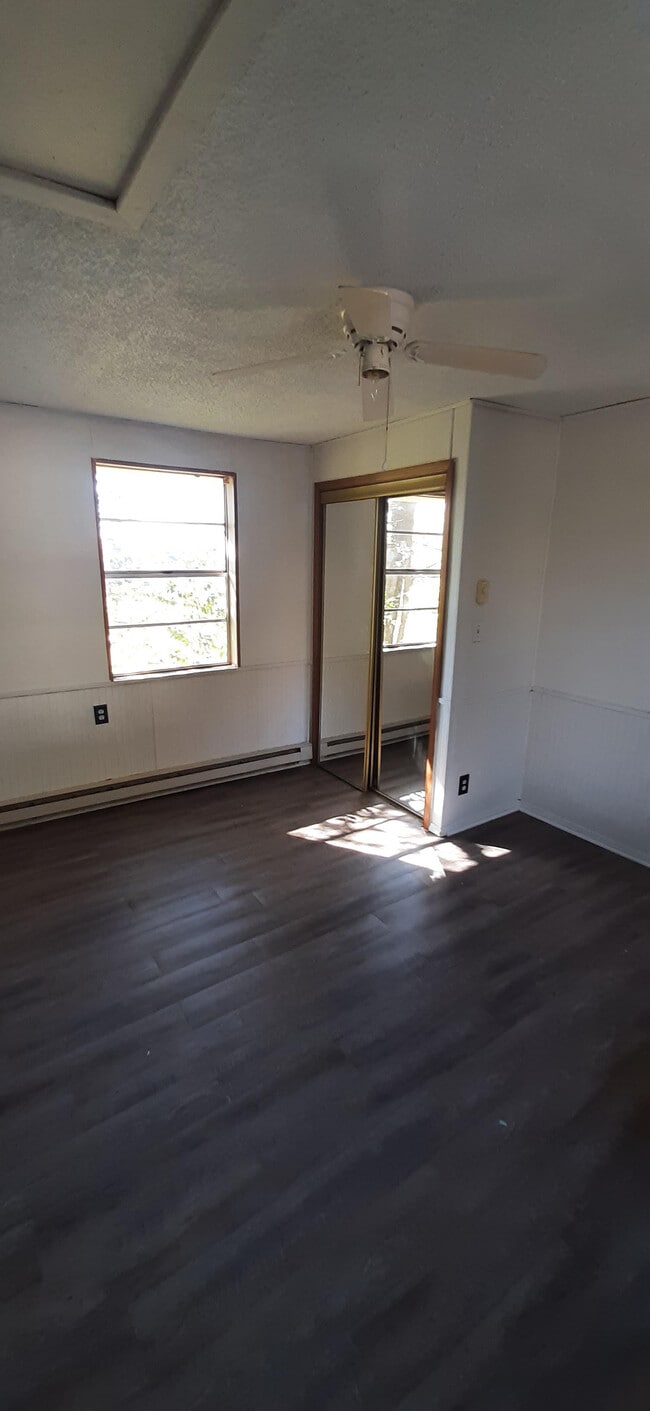 Building Photo - 17237 N Hwy 71