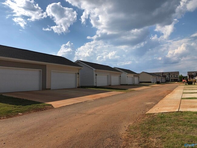 Building Photo - 403 Falls Pointe