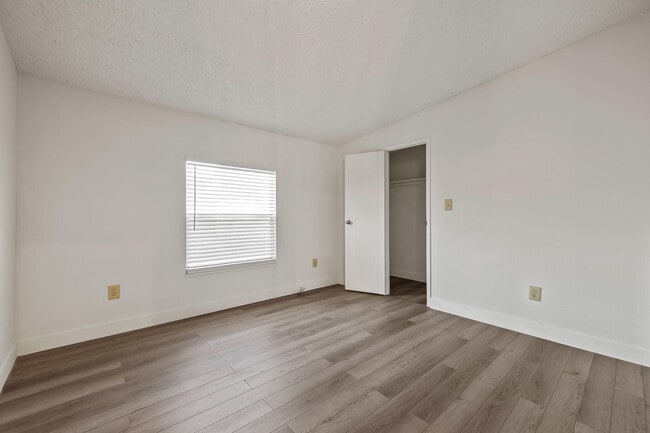 Building Photo - 11831 Bay Pl
